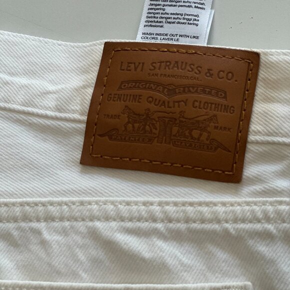 Levi's Jeans Womens 31 (31x26.5) White Denim Wedgie Straight Button Fly - Picture 4 of 5